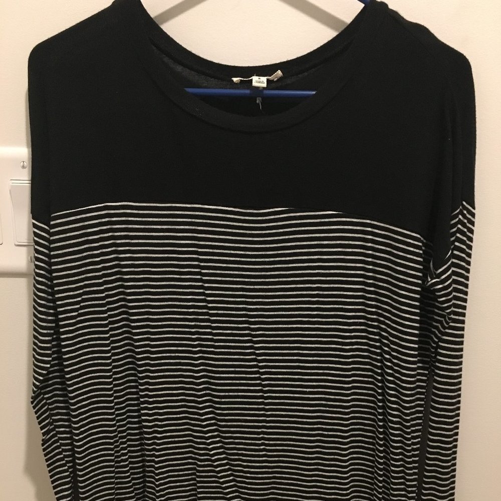 Black and White Strip Long Sleeve